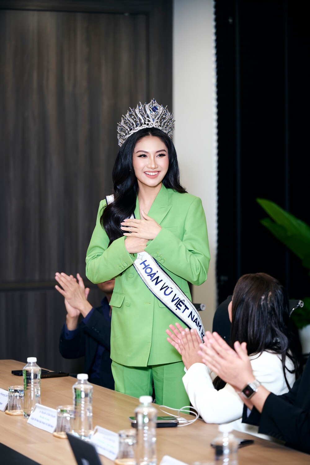 Không chọn homecoming, Hoa hậu Phương Linh trở về công ty cũ, lan tỏa thông điệp dám khác biệt - 1