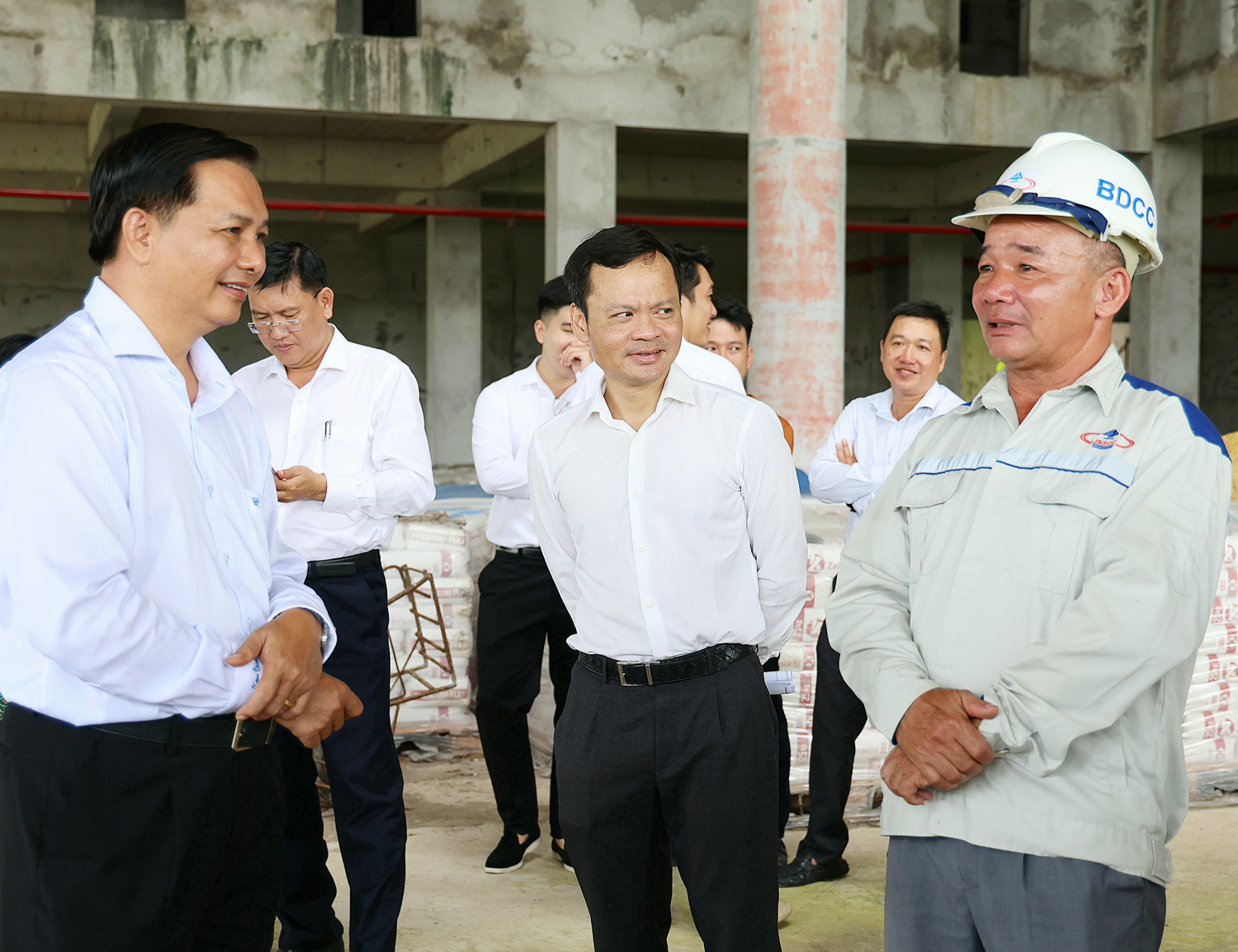 Chủ tịch thành phố Cần Thơ kiểm tra dự án Bệnh viện Ung bướu - 3