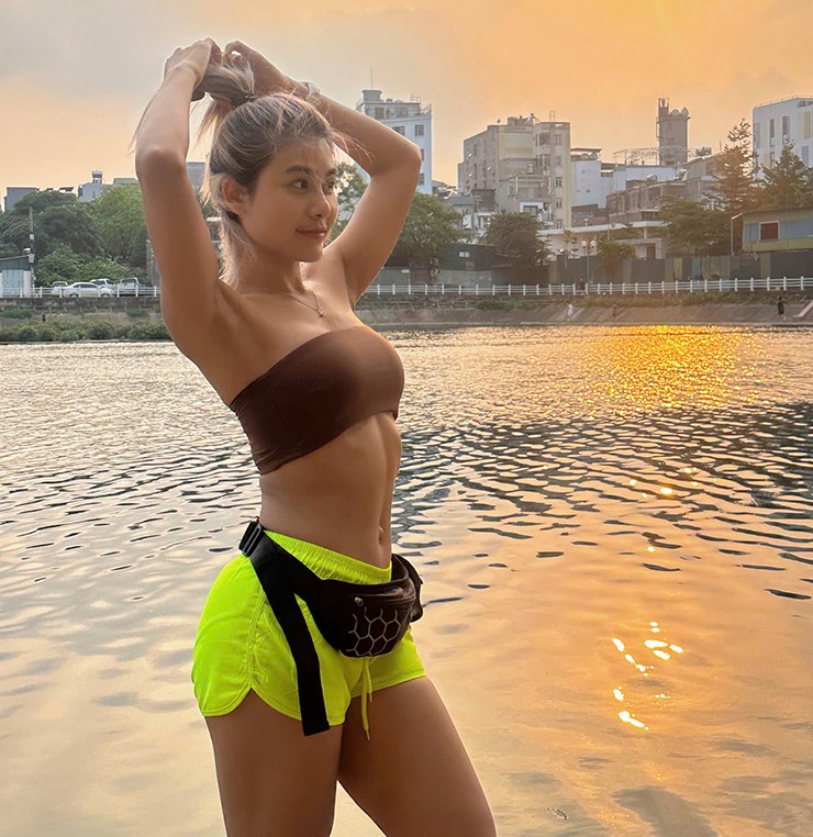 Người đẹp gymer gây ồn ào chạy bộ: “Nữ hoàng thể hình” không ngại khoe dáng gợi cảm - 5