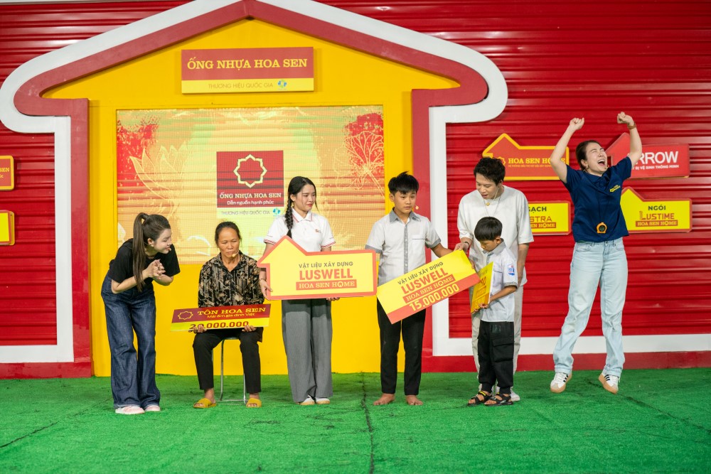 Thanh Thảo, Lương Thu Trang và Đỗ Hoàng Hiệp nghẹn lòng trước người mẹ đơn thân gồng gánh nuôi mẹ già 85 tuổi và con trai - 4