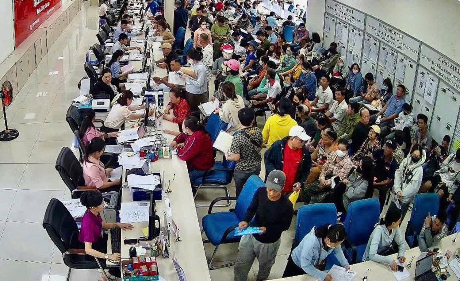 Người dân hài lòng khi được phục vụ tại Trung tâm hành chính công đặc khu Phú Quốc - 1