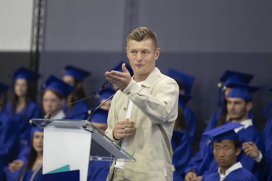Toni Kroos phơi bày điểm yếu lớn nhất của Real Madrid, khen hết lời một ngôi sao - 1