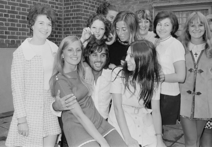 Huyền thoại & góc khuất George Best: "Dân chơi" khét tiếng với biệt tài sưu tầm hoa hậu - 3