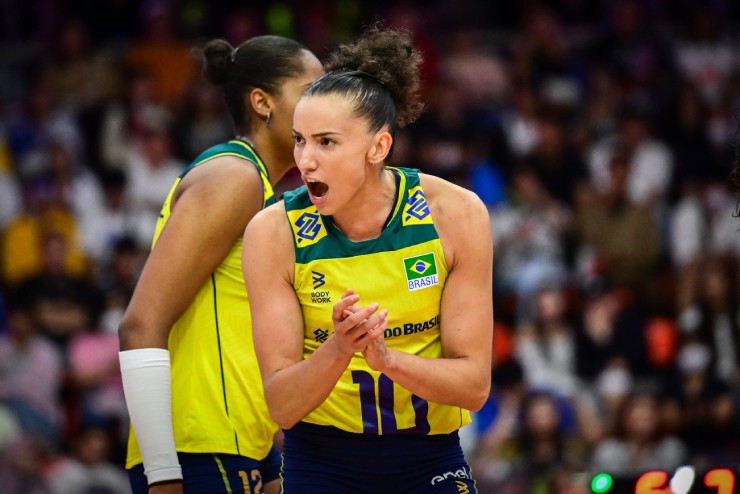 Đỉnh cao bóng chuyền: Mỹ nhân 1m8 Brazil làm lu mờ 2 chân dài Ba Lan - 2