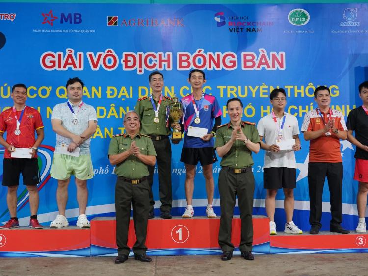 Thiếu tướng Phạm Văn Miên vô địch giải bóng bàn diễn ra tại TP.HCM