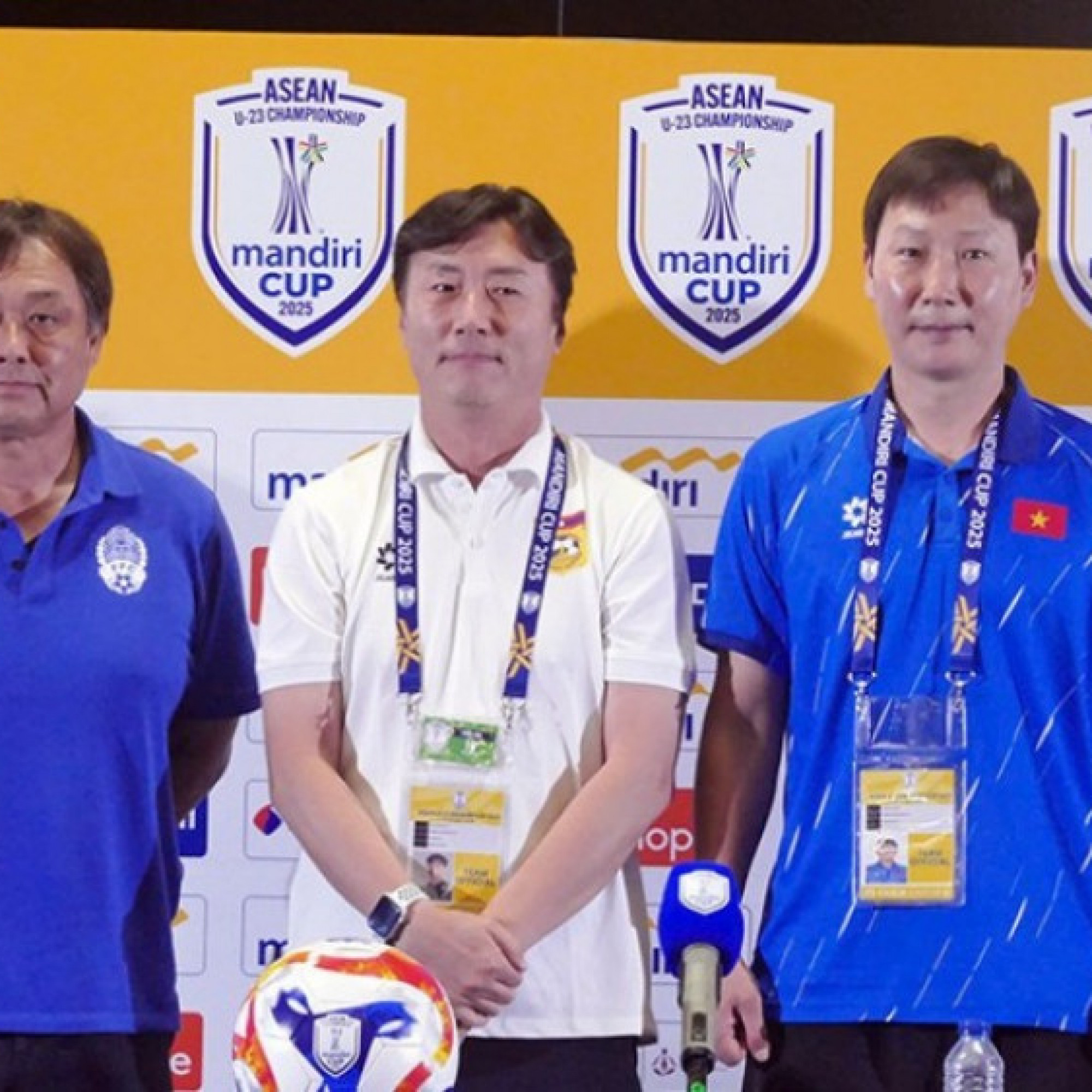  - U23 Việt Nam bảo vệ ngôi vương Đông Nam Á: Thầy Kim chỉ rõ 2 đối thủ đáng gờm
