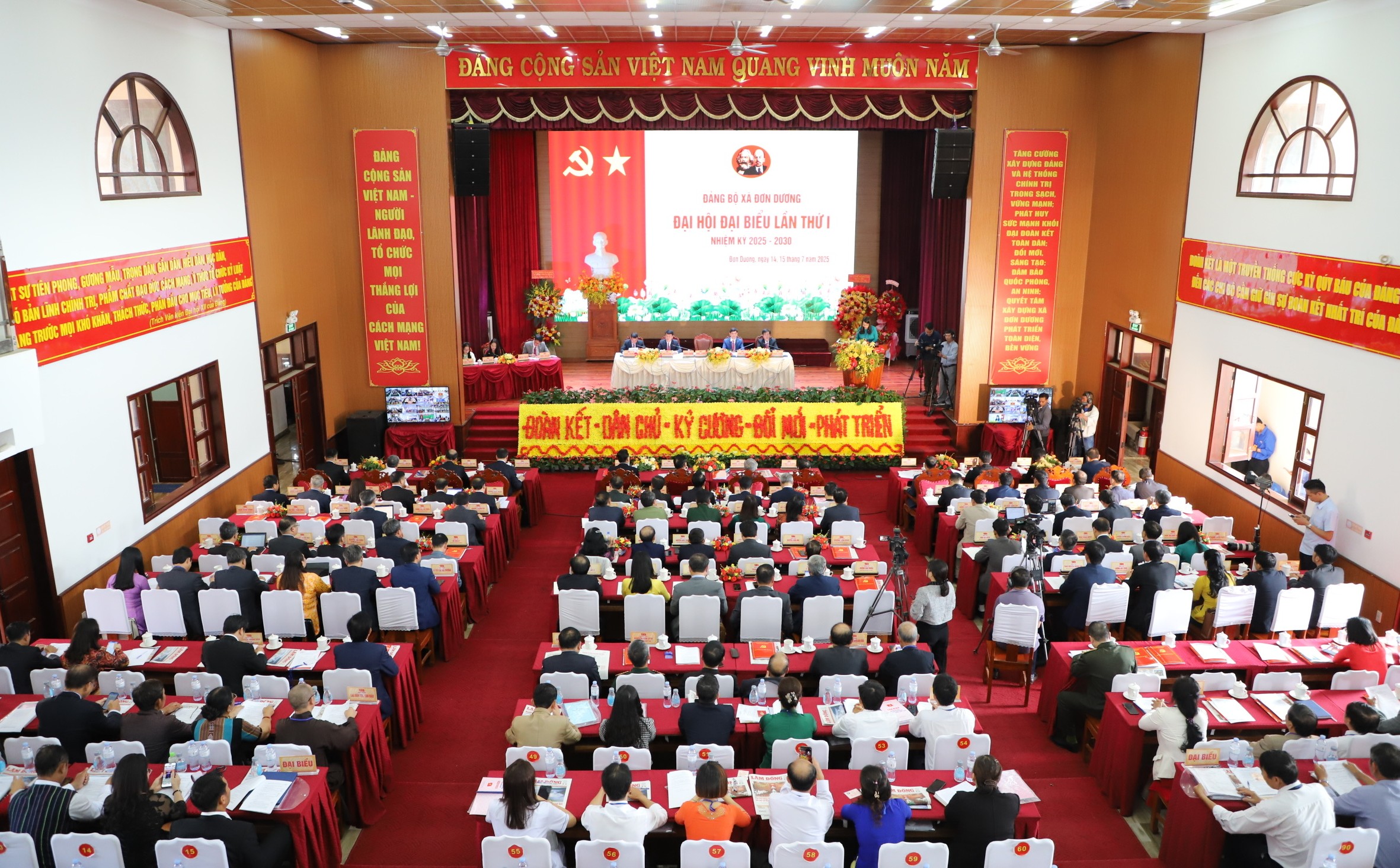 Phó Thủ tướng Thường trực Nguyễn Hòa Bình: Làm việc dựa trên tinh thần “gần dân, hiểu dân, có trách nhiệm với dân” - 1