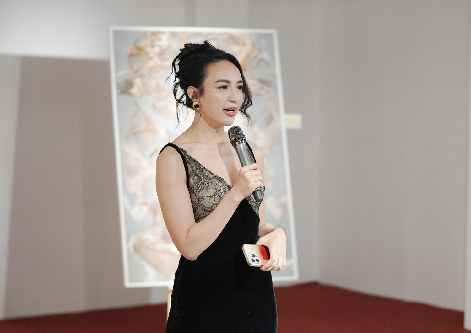 Hoa hậu Phan Ngọc Diễm tổ chức triển lãm nghệ thuật "CARPE DIEM" - 2