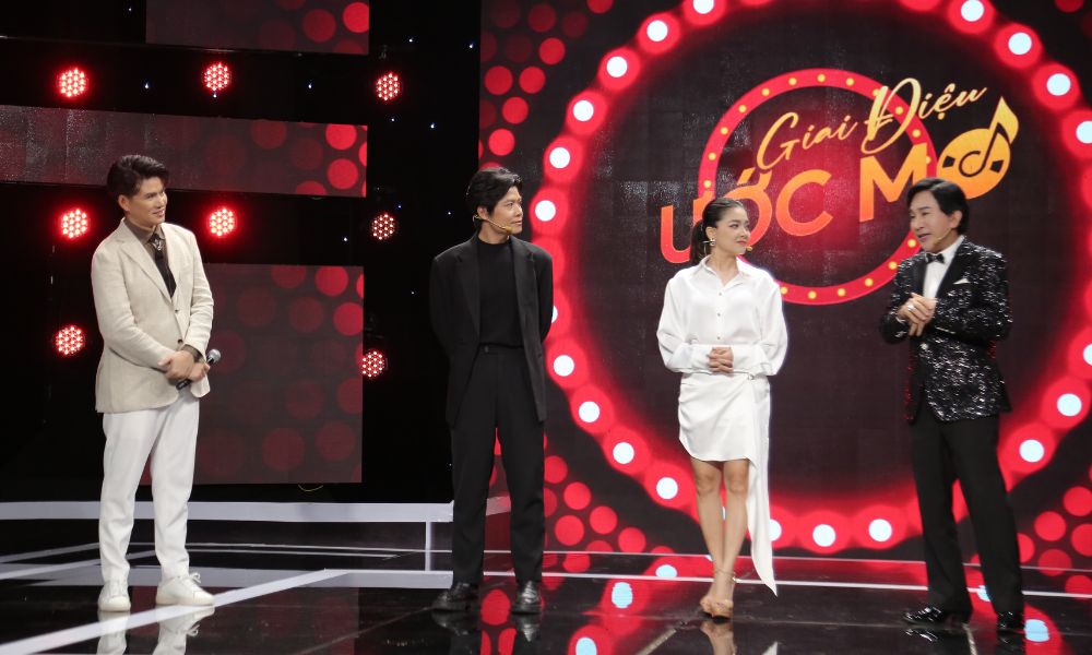 Ca sĩ Thanh Ngọc bất ngờ với sự “già đi” của ông chủ đoàn lô tô Hữu Ngọc trên sân khấu - 1