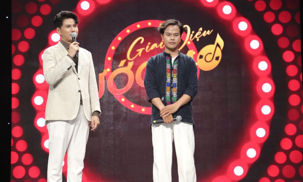 Ca sĩ Thanh Ngọc bất ngờ với sự “già đi” của ông chủ đoàn lô tô Hữu Ngọc trên sân khấu - 3
