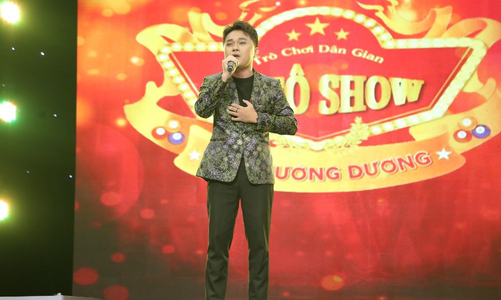Ca sĩ Thanh Ngọc bất ngờ với sự “già đi” của ông chủ đoàn lô tô Hữu Ngọc trên sân khấu - 4