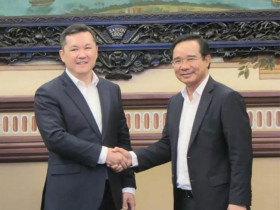  - Chủ tịch UBND TPHCM muốn AIFC hỗ trợ xây dựng và vận hành trung tâm tài chính