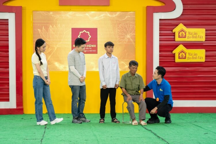 Hồng Phúc, Hoàng Tôn và Phương Oanh đau lòng cảnh người phụ nữ vừa phẫu thuật u cổ phải gồng gánh khi chồng qua đời - 2