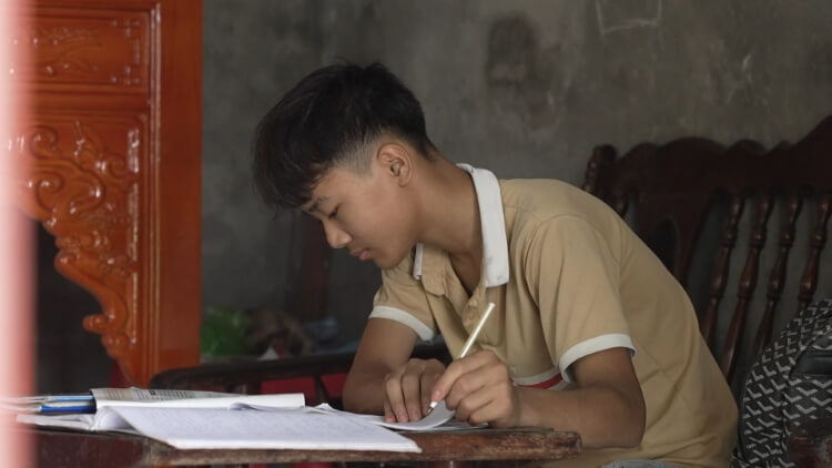 Hồng Phúc, Hoàng Tôn và Phương Oanh đau lòng cảnh người phụ nữ vừa phẫu thuật u cổ phải gồng gánh khi chồng qua đời - 5