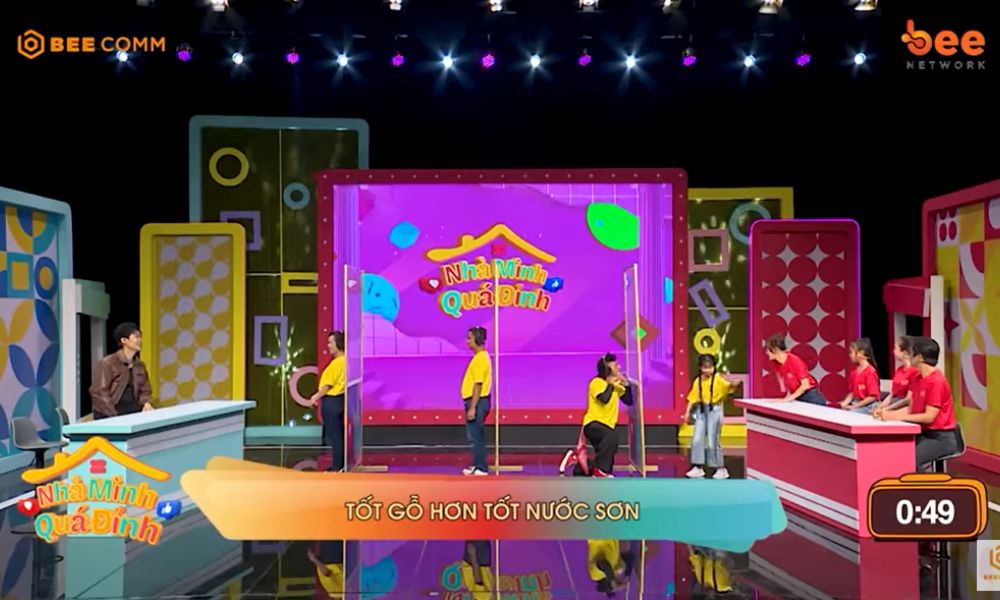 Diễm Phương cosplay búp bê, Hoàng Phi bị "cà khịa" thành chú hề trong "Nhà Mình Quá Đỉnh" tập 21 - 3