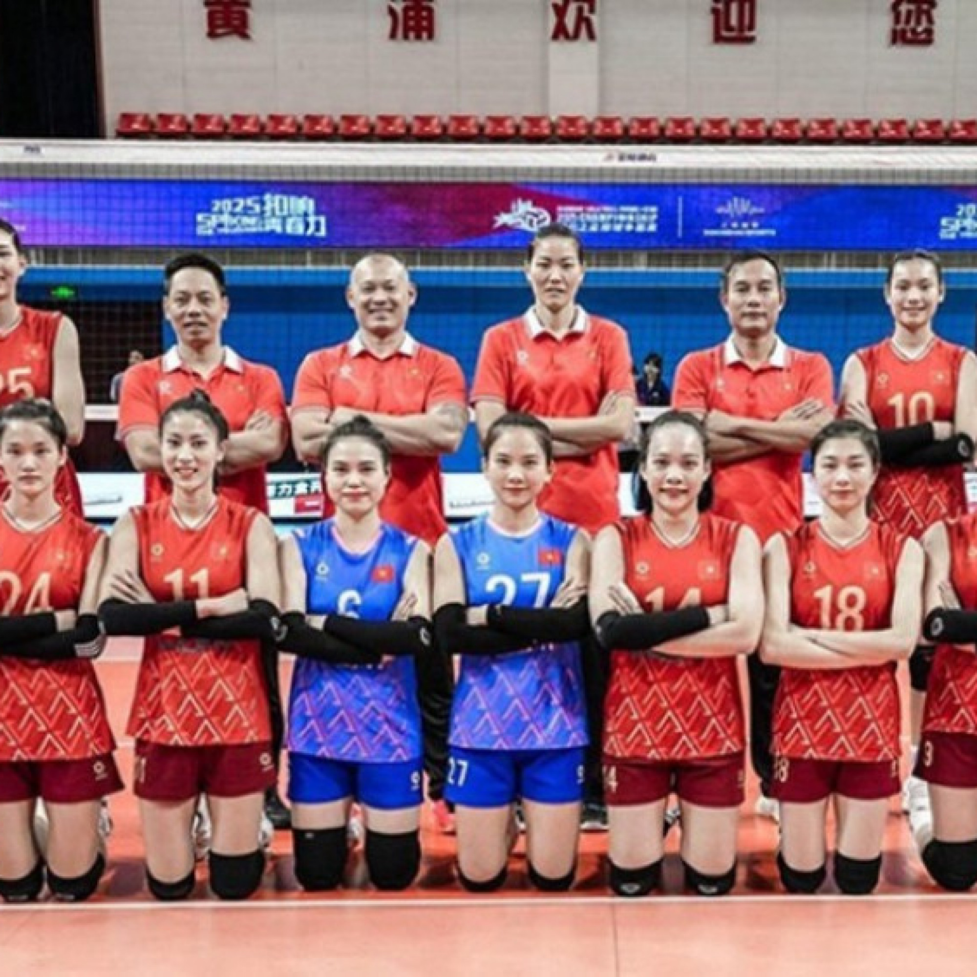  - ĐT bóng chuyền nữ Việt Nam vào bán kết giải Thượng Hải, thắng ấn tượng đội trẻ Canada