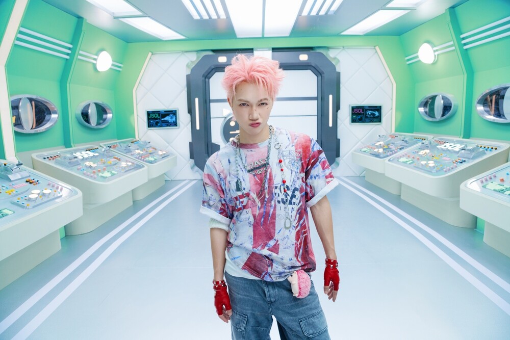 JSOL lột xác với MV “Dán Mắt”, dàn cameo toàn sao “Anh Trai Say Hi” - 1