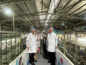  - Fujiwa giới thiệu sản phẩm mới trong buổi giao lưu cùng cộng đồng doanh nhân