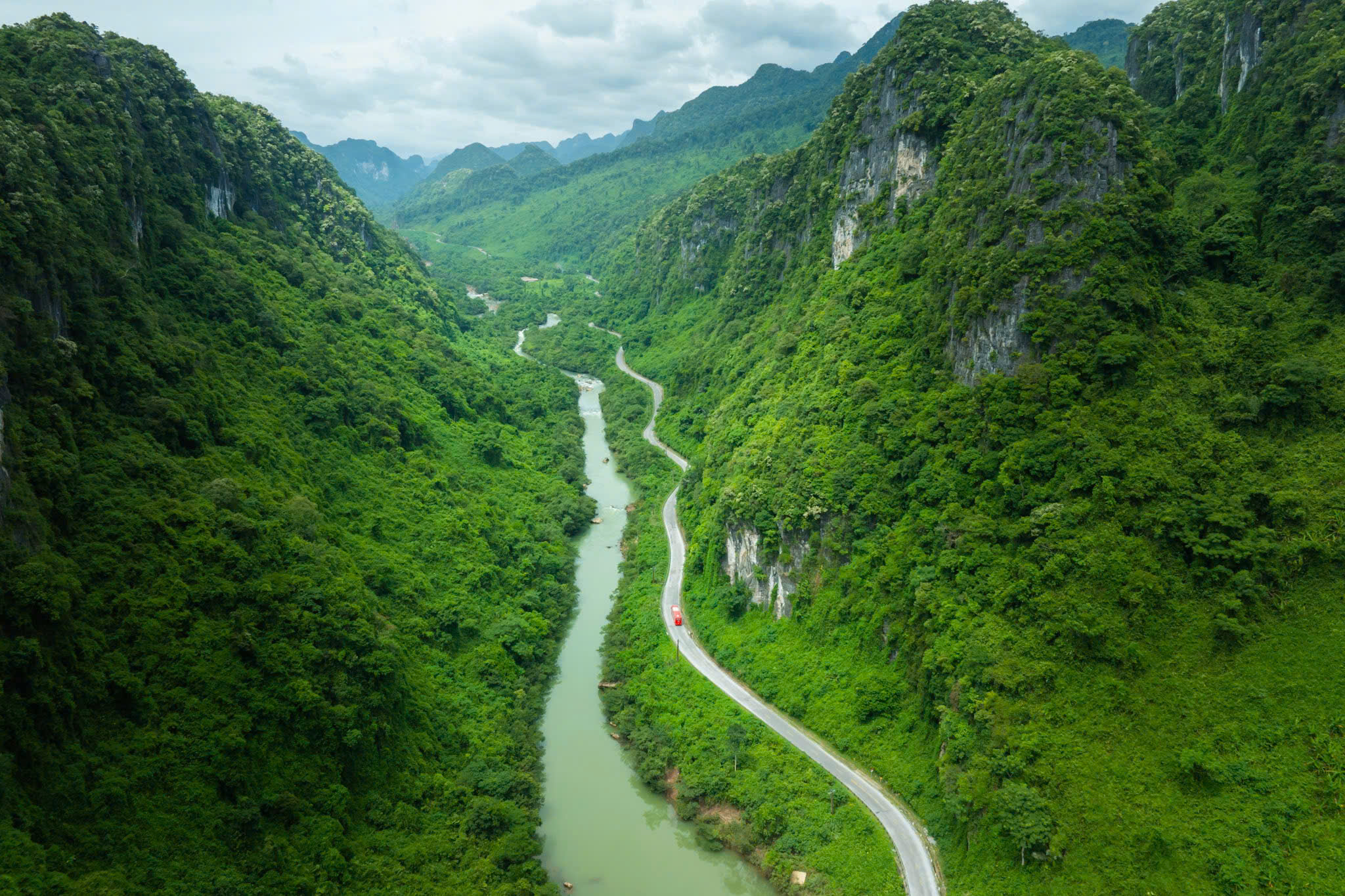 bay tren mien di san: khi da nui ke chuyen va song ngan hat ca - 4
