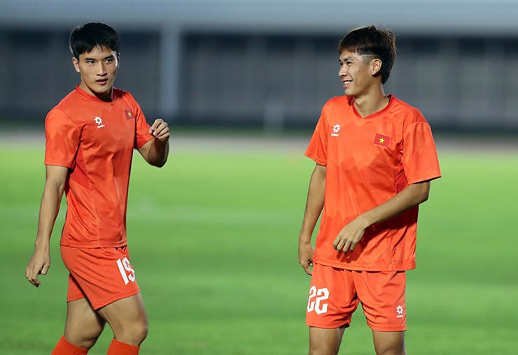HLV Kim Sang Sik nghiên cứu chiến thuật đấu Lào, U23 Việt Nam thoải mái trước ngày ra quân - 4