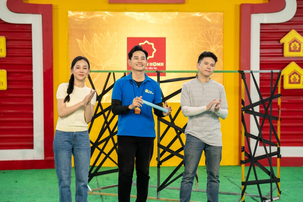Phương Oanh khóc nức nở trước cậu bé 17 tuổi vừa đi học vừa chăm sóc bà ngoại 90 tuổi sau khi mẹ qua đời - 6