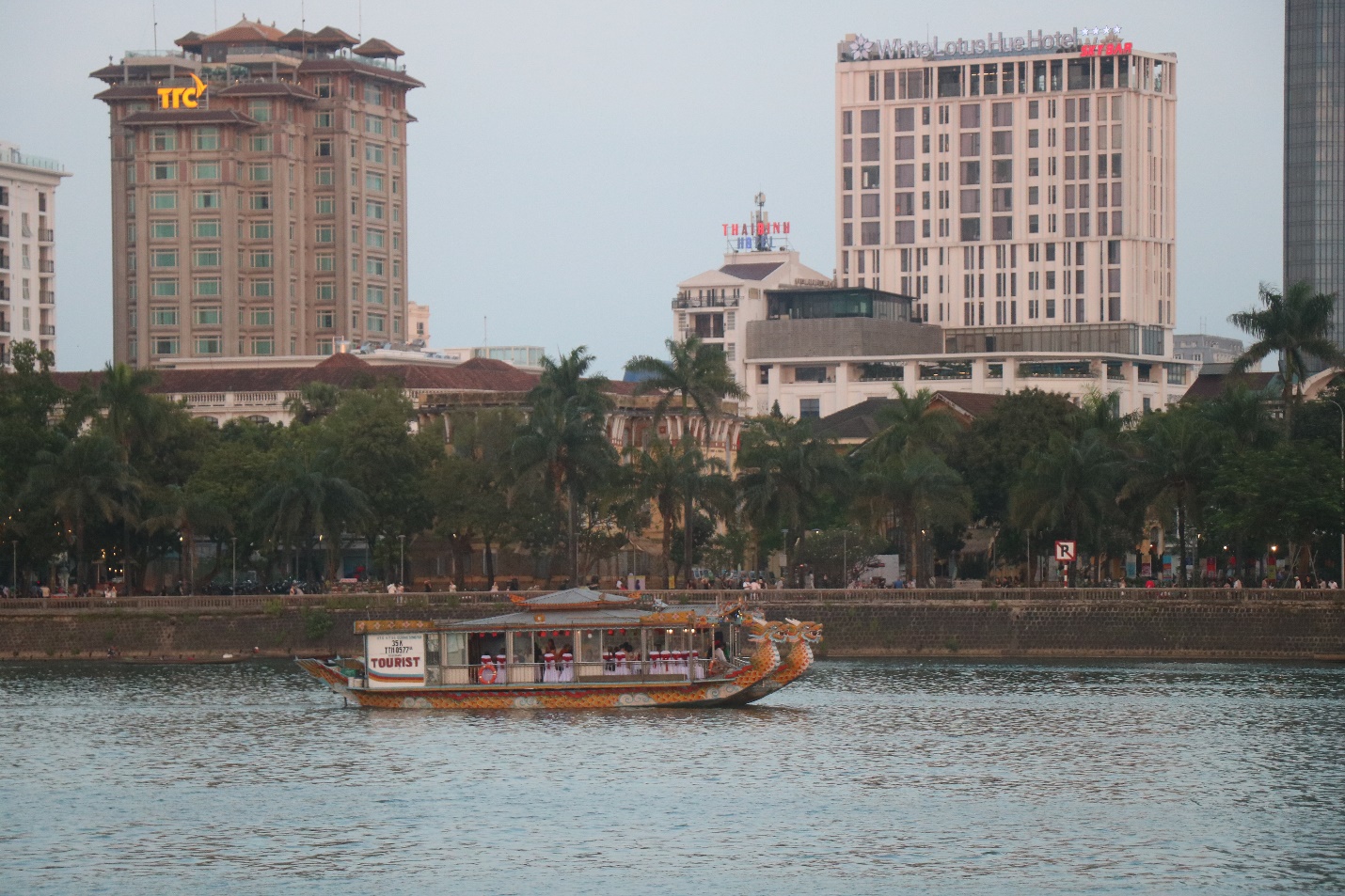 Huế thực hiện nhiều nhiệm vụ thúc đẩy phát triển du lịch - 2