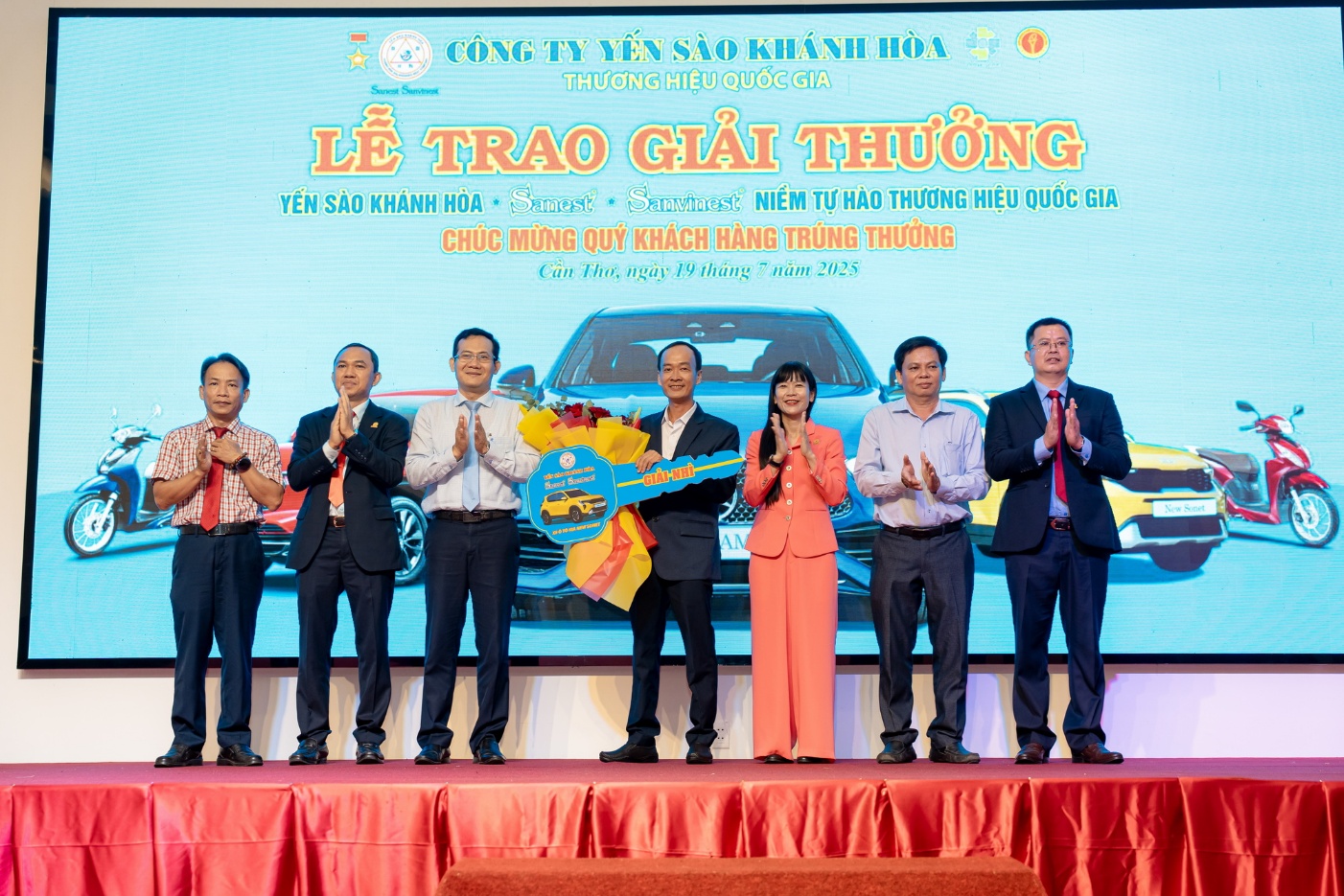Yến sào Khánh Hoà trao thưởng xe ô tô cho khách hàng ở Cà Mau - 1