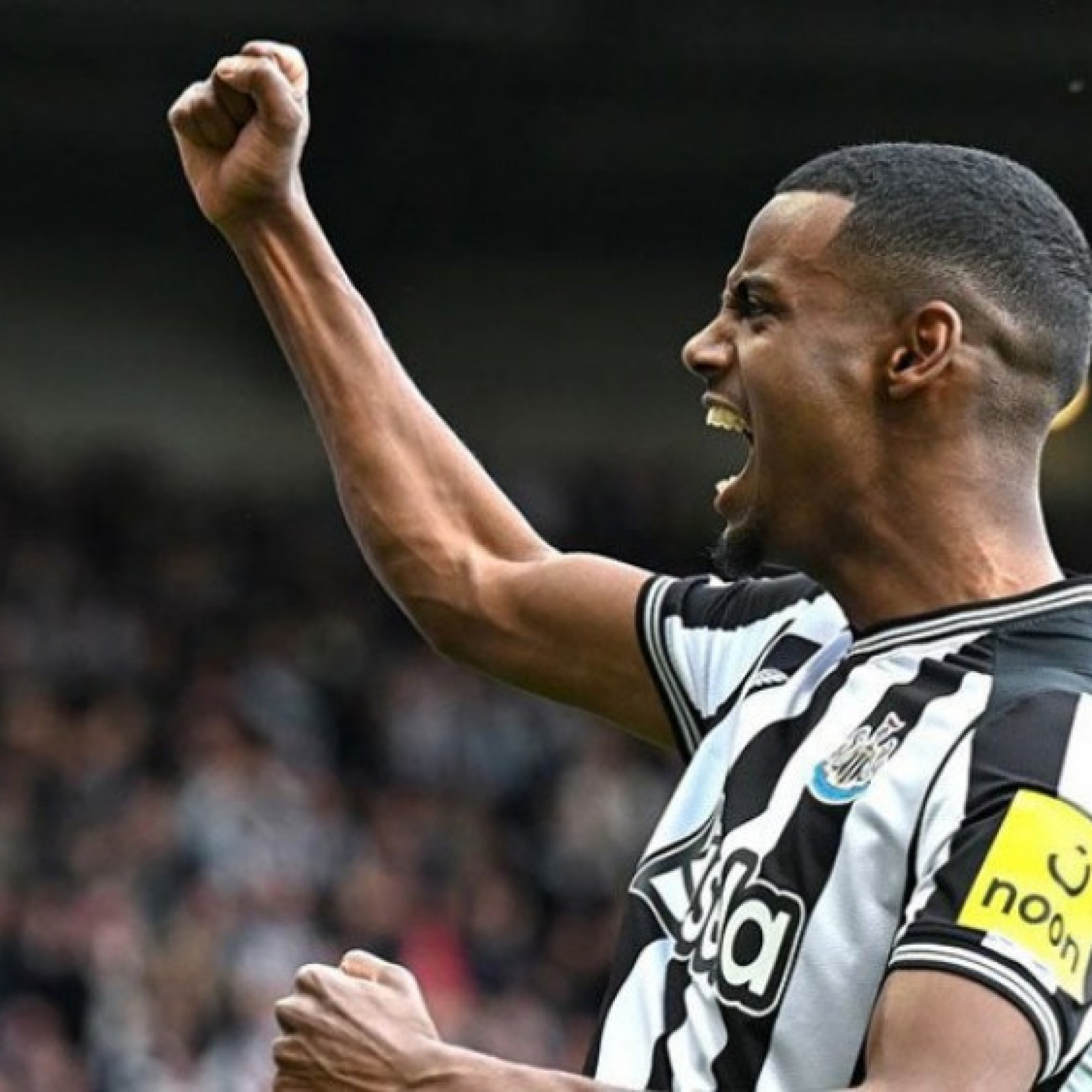  - Tin mới nhất bóng đá sáng 20/7: Eddie Howe lý giải sự vắng mặt của Isak trận Celtic – Newcastle