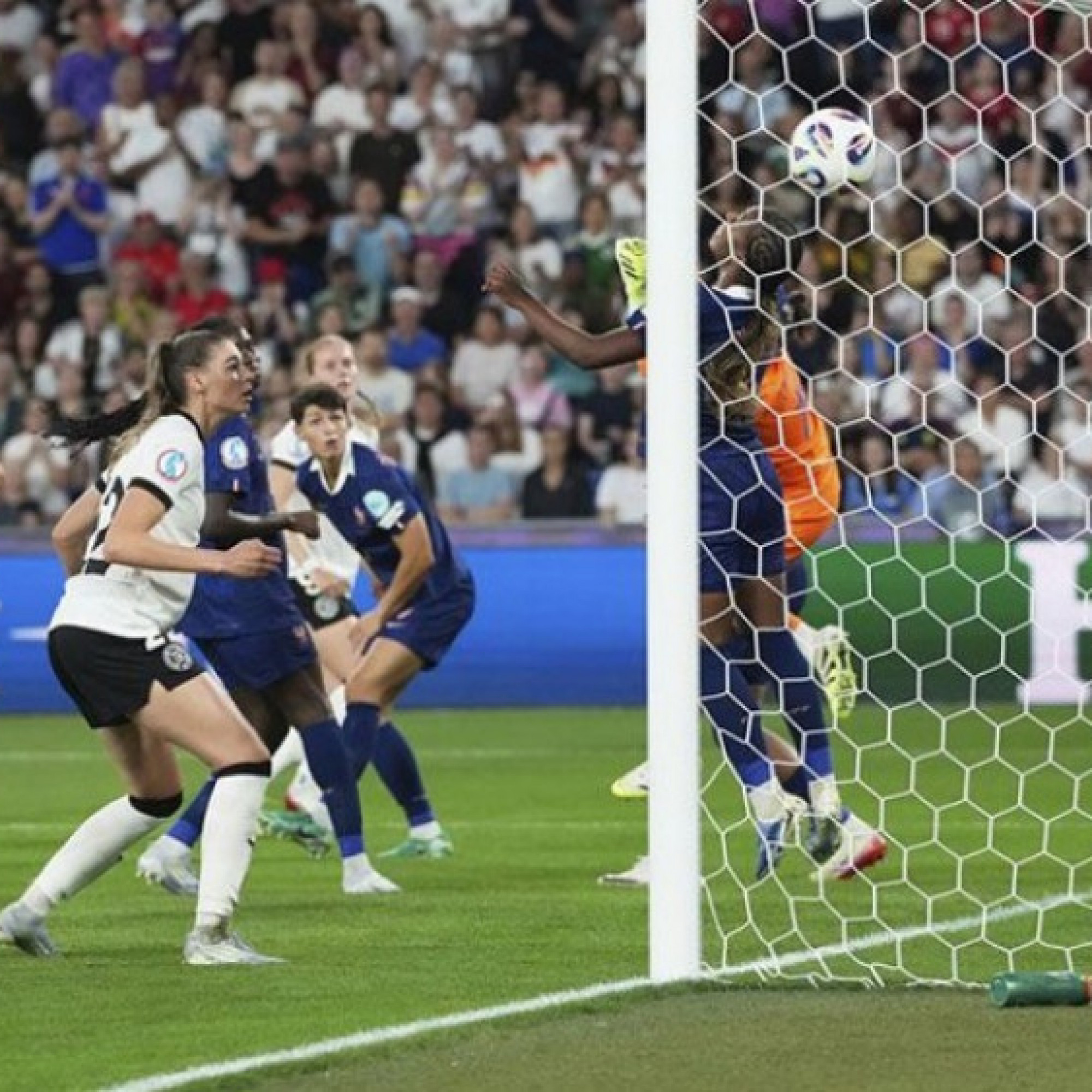  - Video bóng đá ĐT nữ Pháp - Đức: Quả cảm với 10 người, loạt luân lưu cân não (EURO 2025)