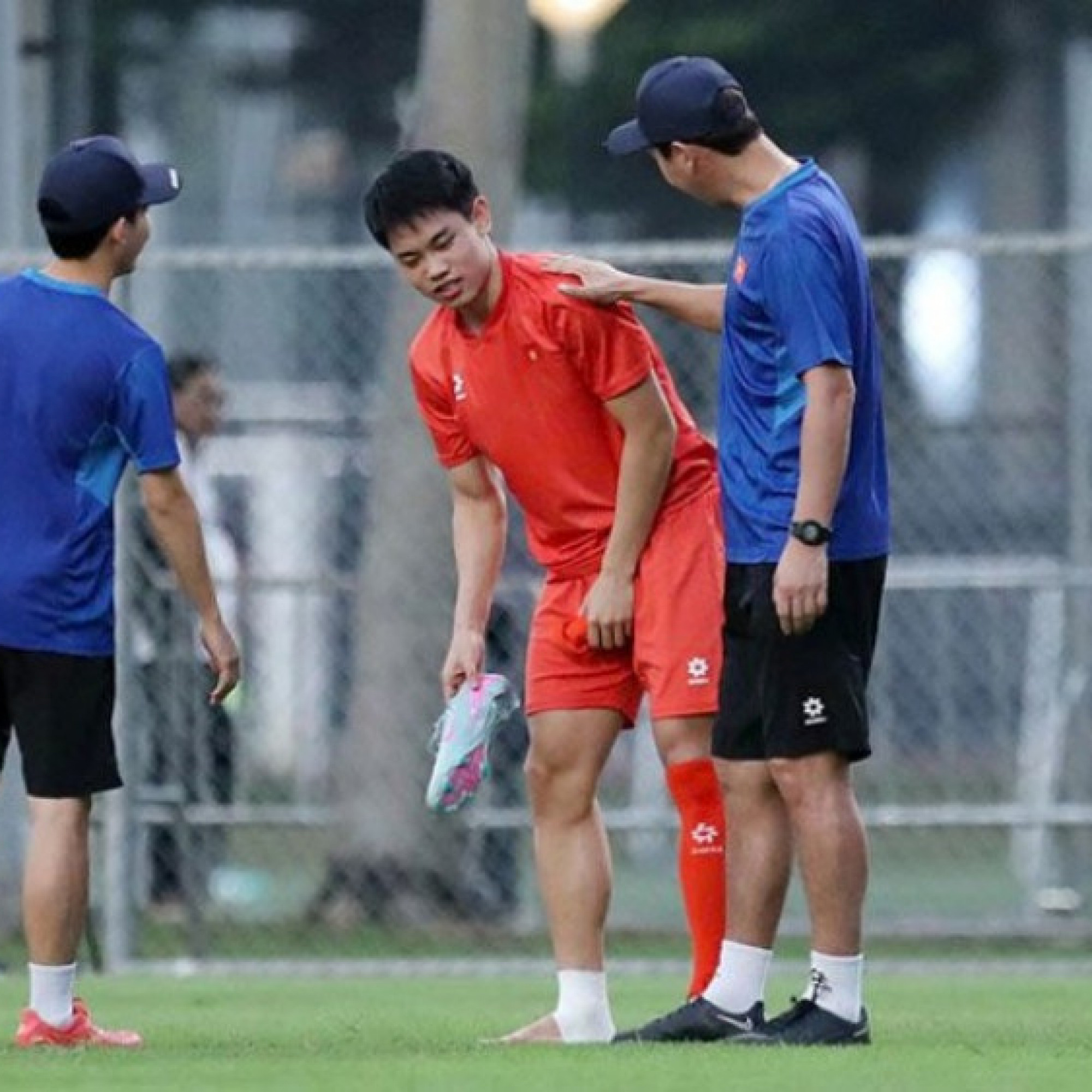  - Đình Bắc chấn thương, HLV Kim Sang Sik lo cho hàng công U23 Việt Nam