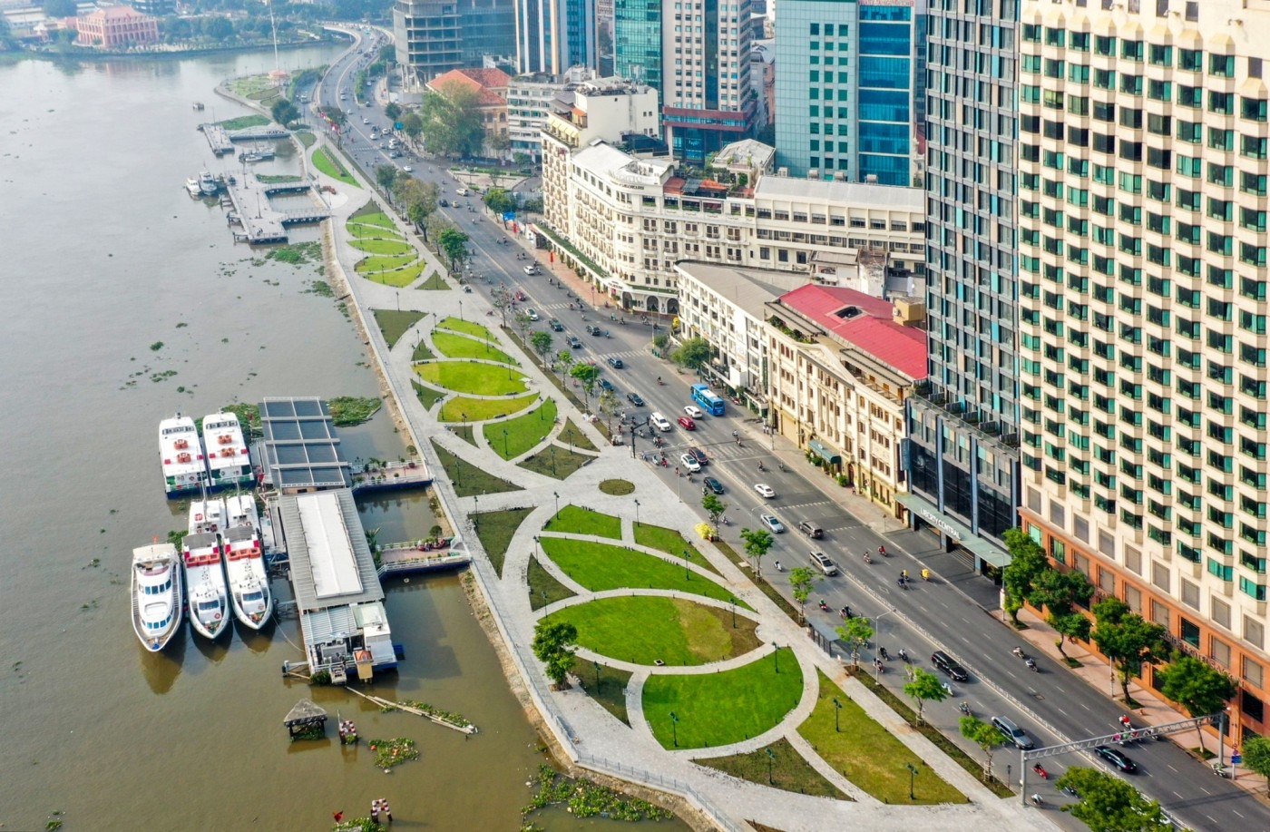 Thành phố dưới cánh chim - 1