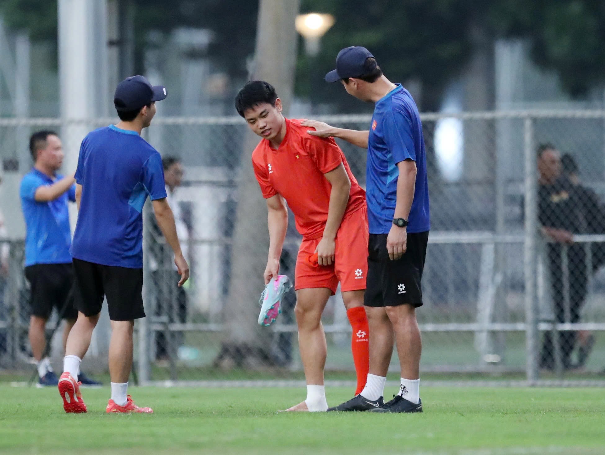 Đình Bắc chấn thương, HLV Kim Sang Sik lo cho hàng công U23 Việt Nam - 5