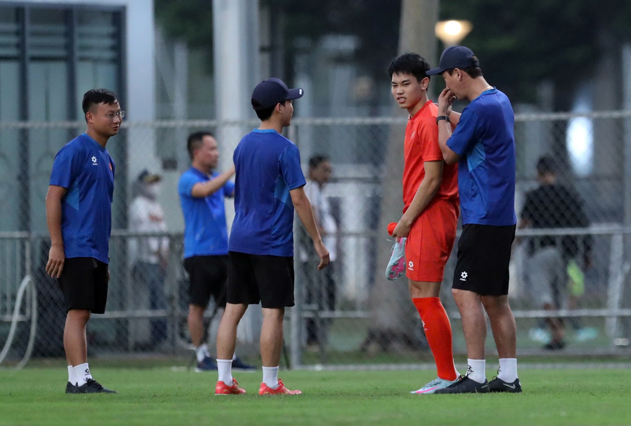 Đình Bắc chấn thương, HLV Kim Sang Sik lo cho hàng công U23 Việt Nam - 7