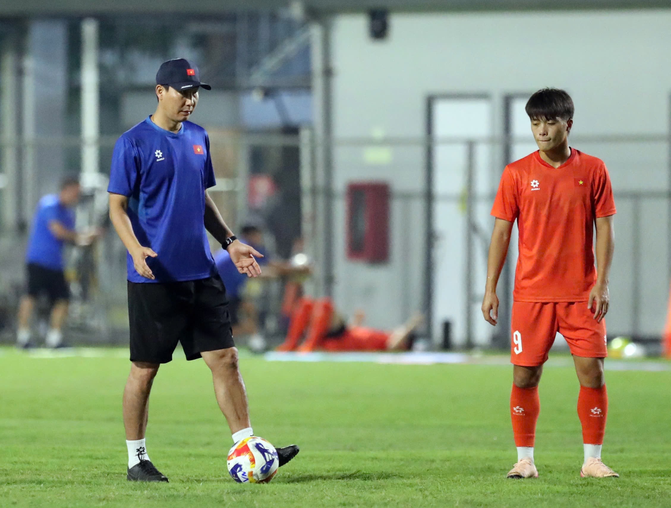 Đình Bắc chấn thương, HLV Kim Sang Sik lo cho hàng công U23 Việt Nam - 8