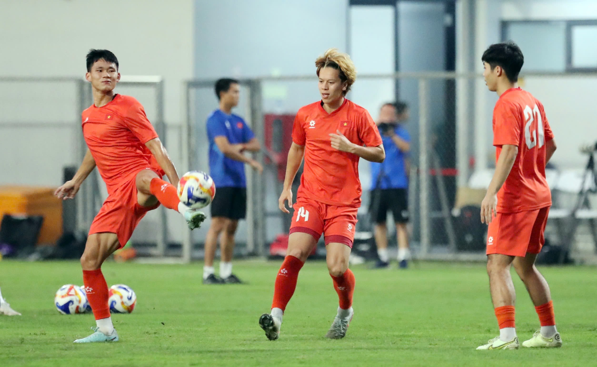 Đình Bắc chấn thương, HLV Kim Sang Sik lo cho hàng công U23 Việt Nam - 10