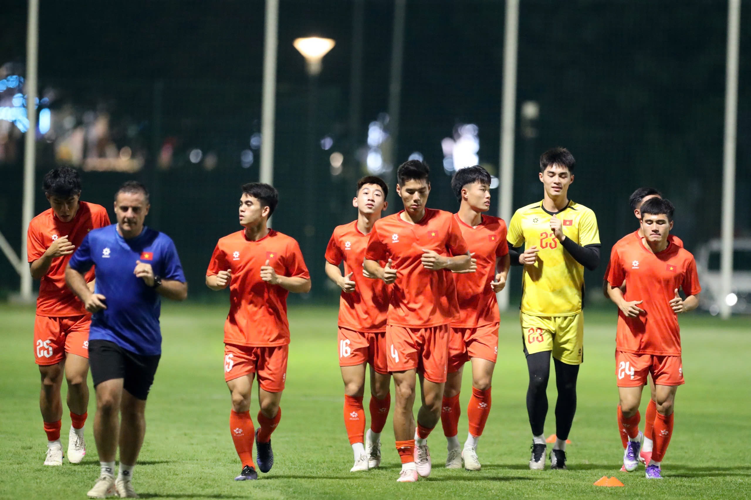 Đình Bắc chấn thương, HLV Kim Sang Sik lo cho hàng công U23 Việt Nam - 9