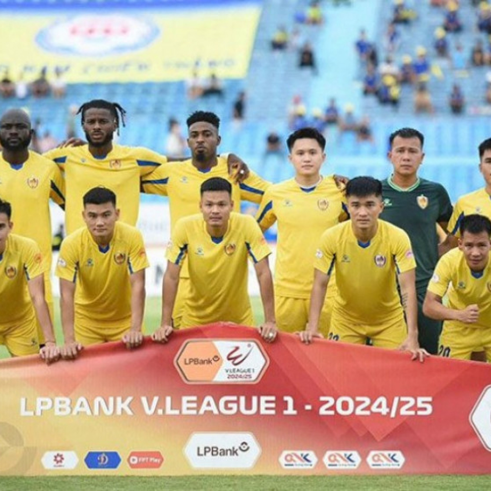  - CLB Quảng Nam giải tán, nhà vô địch V-League 2017 bị xóa sổ