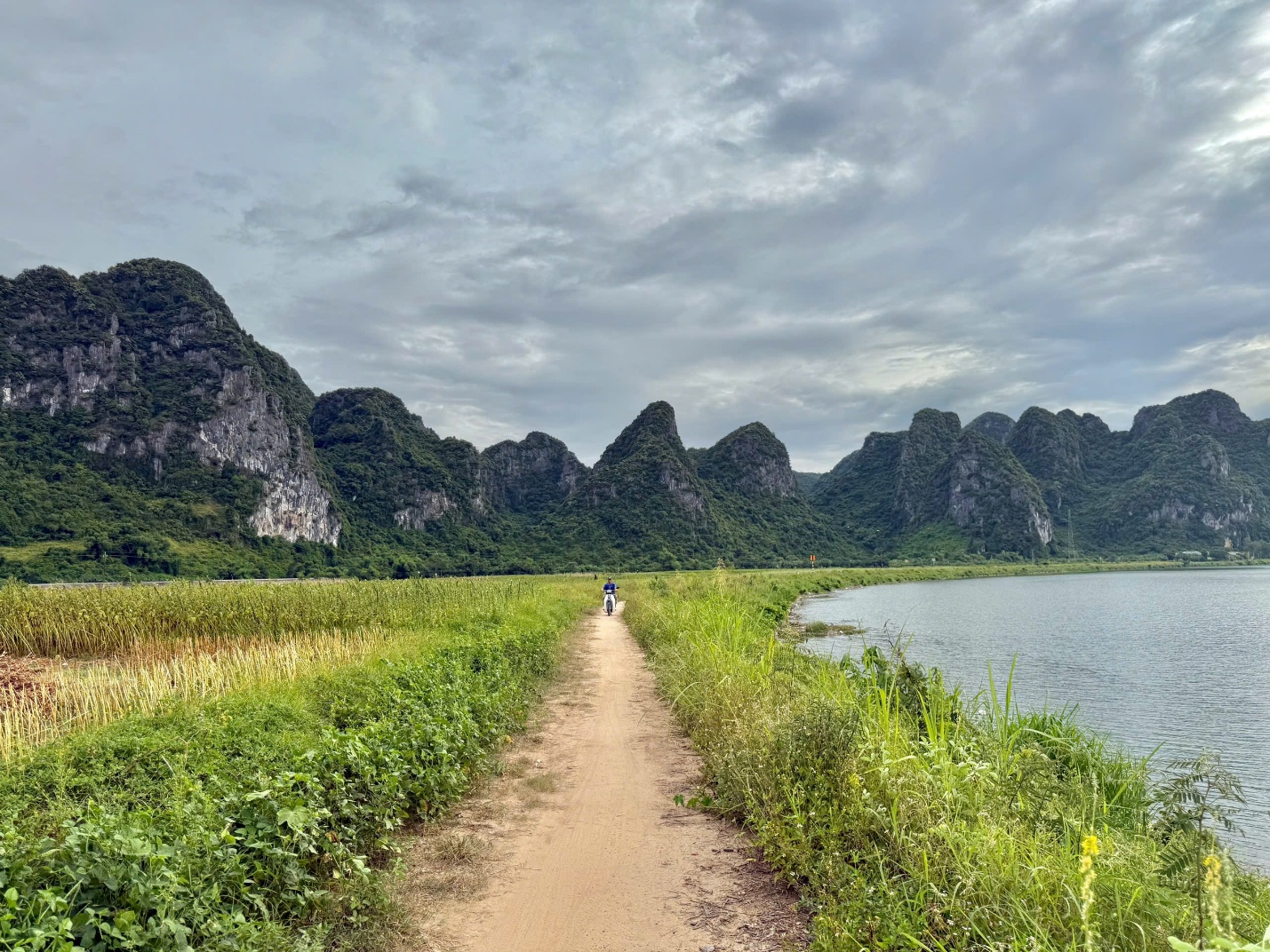 le son - lang que hoi tu tiem nang du lich giua long truong son - 1