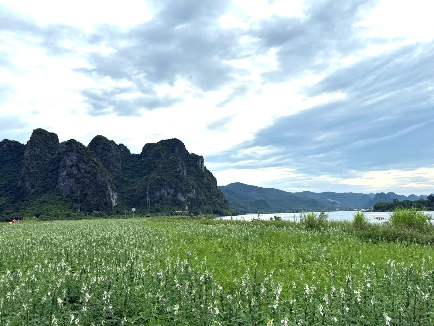 le son - lang que hoi tu tiem nang du lich giua long truong son - 2