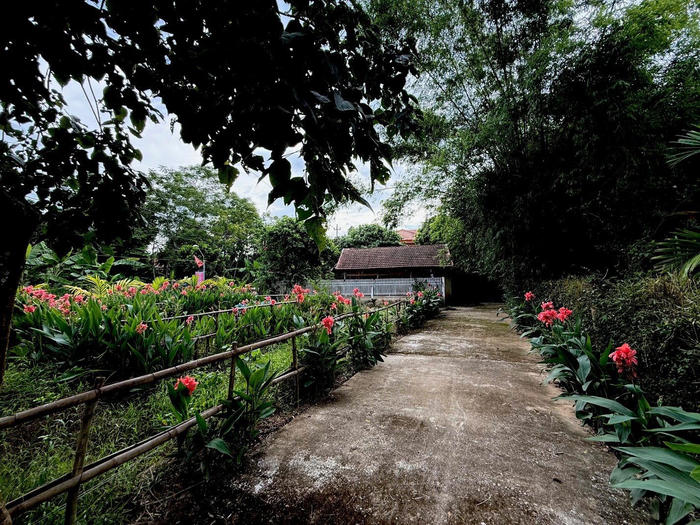 le son - lang que hoi tu tiem nang du lich giua long truong son - 3