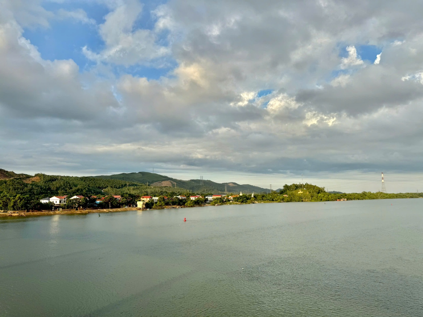 le son - lang que hoi tu tiem nang du lich giua long truong son - 10
