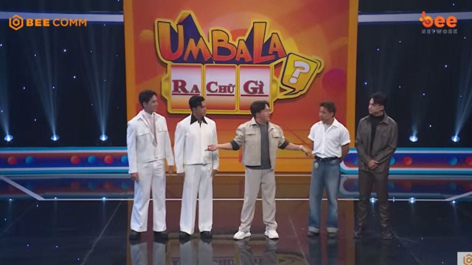 Úm Ba La Ra Chữ Gì?: MC Đại Nghĩa “đứng hình” trước dàn “bạch mã hoàng tử” - 1