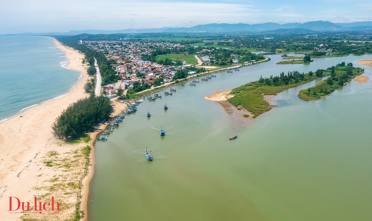 mien co tich giua mua hoa muong bien ben cua lo - 10