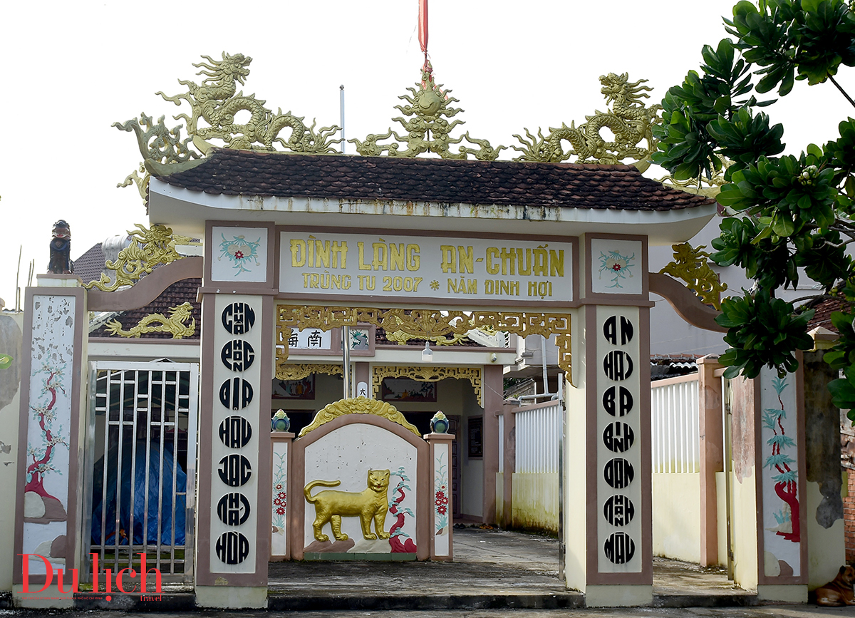 mien co tich giua mua hoa muong bien ben cua lo - 15