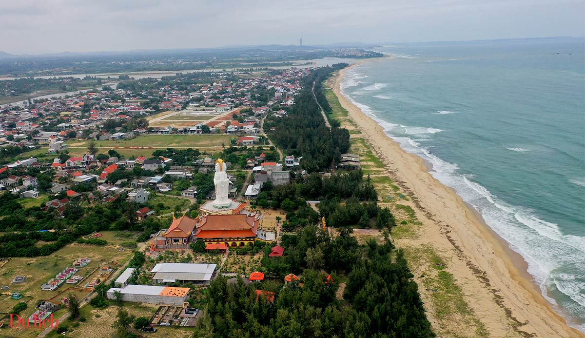 mien co tich giua mua hoa muong bien ben cua lo - 8