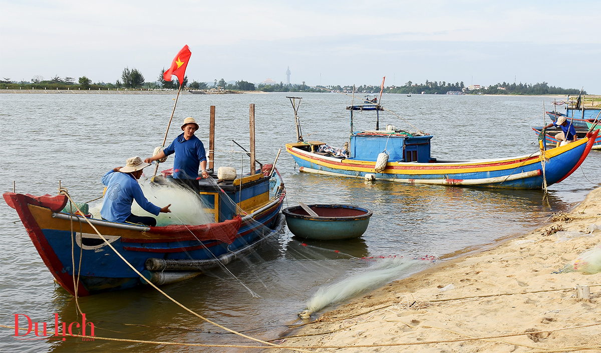 mien co tich giua mua hoa muong bien ben cua lo - 12