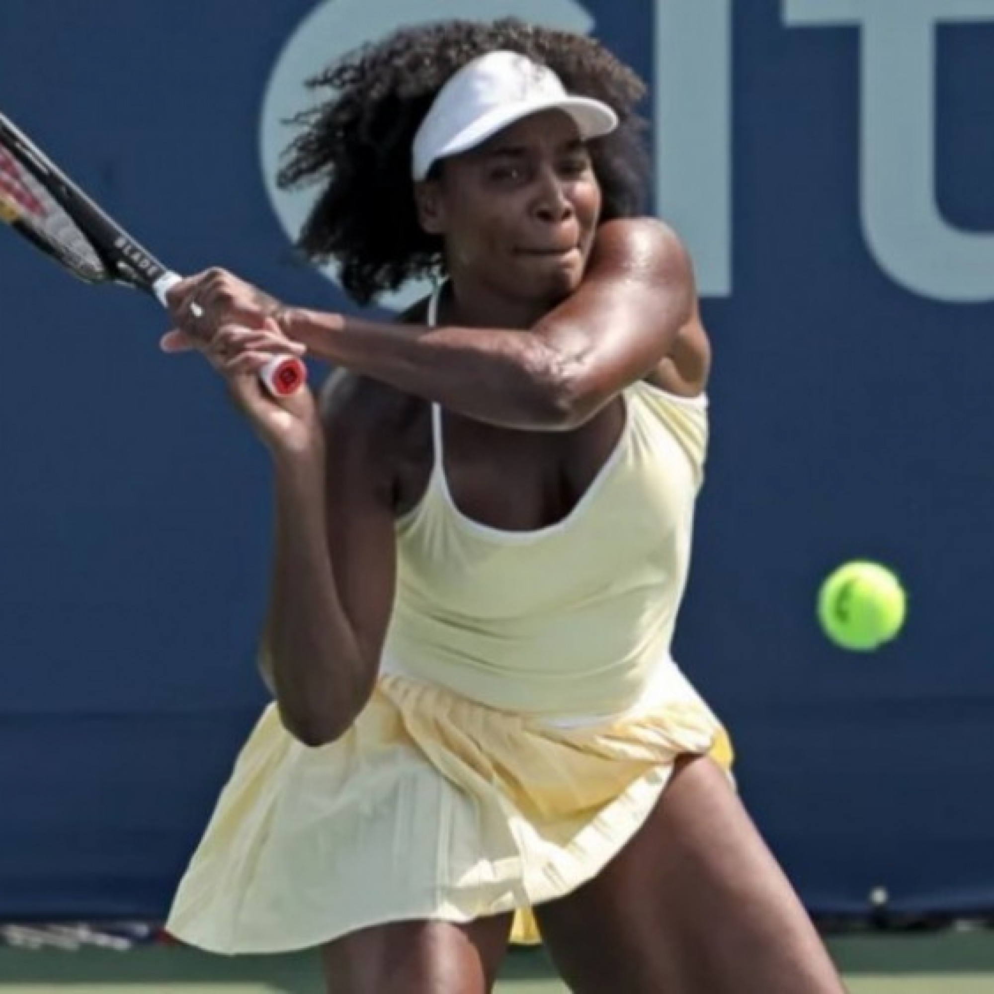  - Venus Williams 45 tuổi lập kỳ tích lịch sử tennis, hạ "cô cháu" kém 22 tuổi