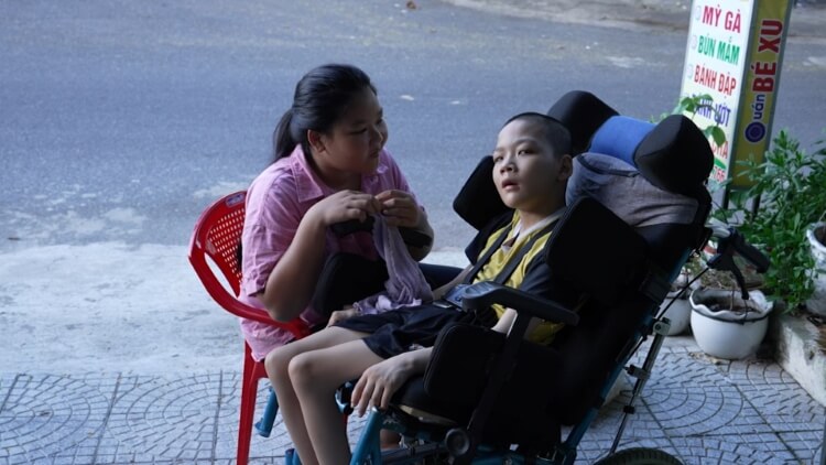 Đại Nghĩa, Ma Ran Đô và Nguyễn Duyên Quỳnh nhói lòng trước cảnh em nhỏ vừa học vừa gồng gánh gia đình vì cha mẹ bệnh nặng - 4