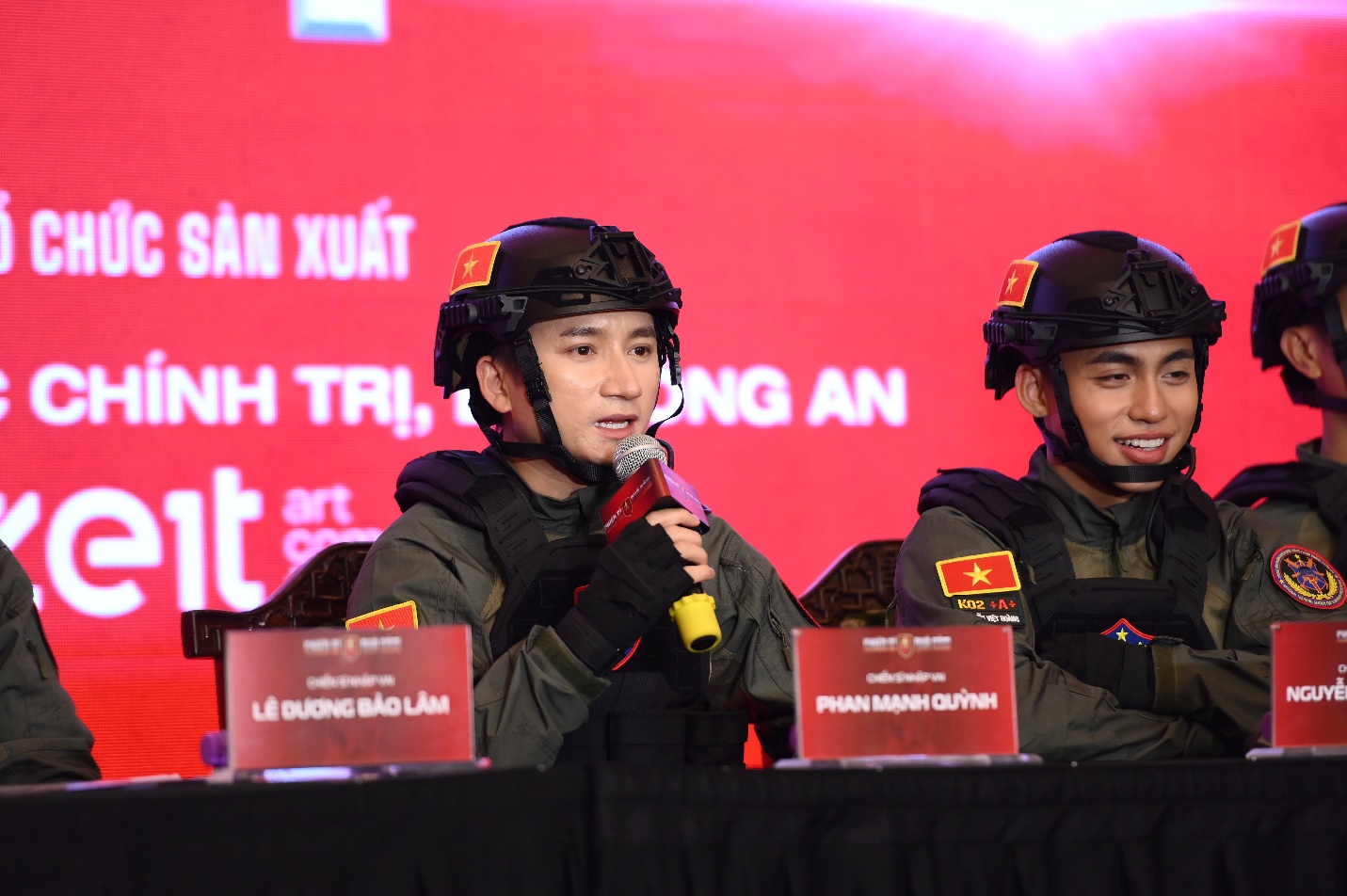 Dàn nghệ sĩ ‘đổ mồ hôi, sôi nước mắt’ trước thử thách khắc nghiệt của Chiến Sĩ Quả Cảm - 4
