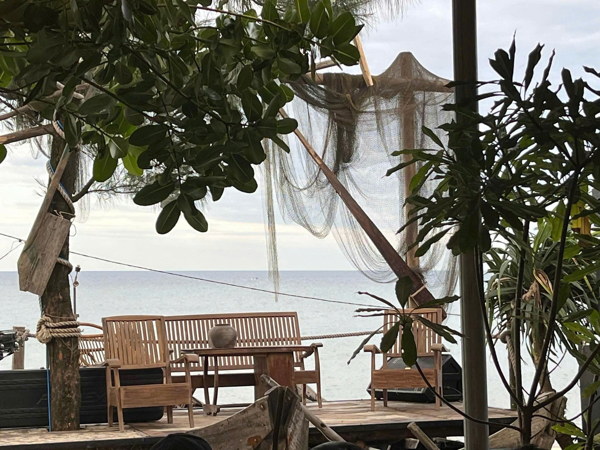 Những căn nhà bỏ hoang của xóm chài thành điểm du lịch Net Zero độc đáo - 11